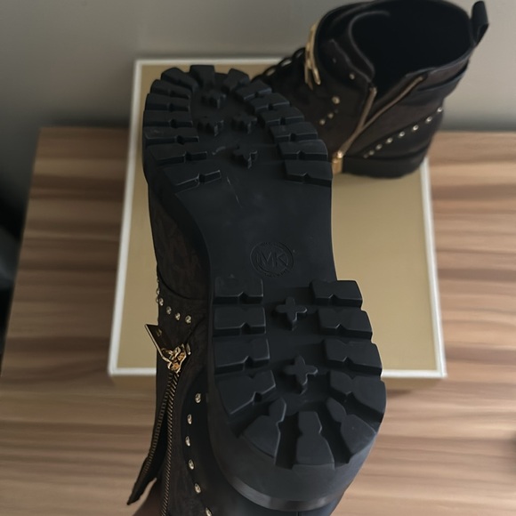 Michael Kors Kincaid lace up bootie - Picture 5 of 7